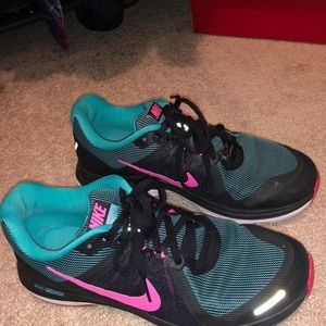 Women’s Nike Dual fusion size 8.5
